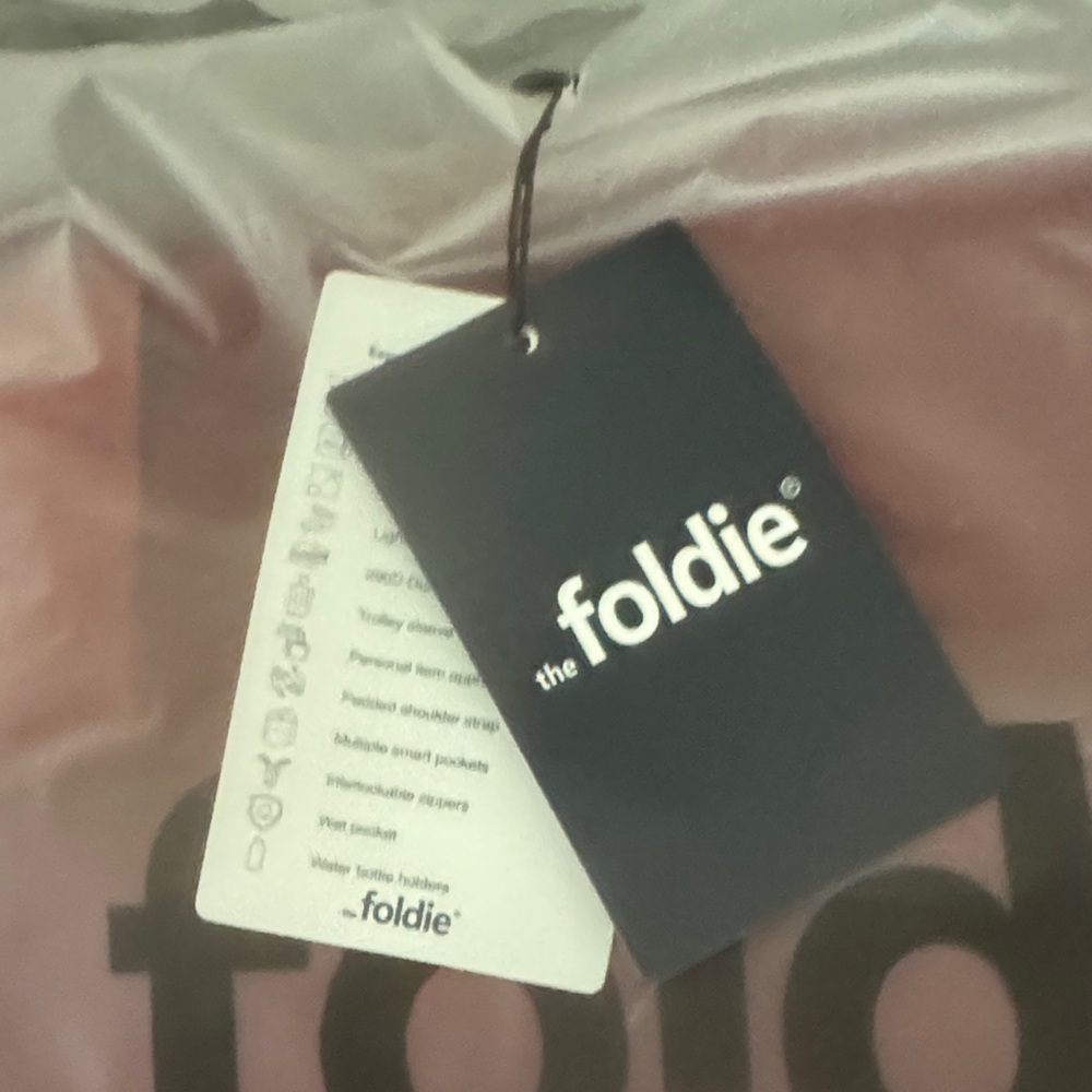 Foldie Red Travel Bag - Picture 2 of 4